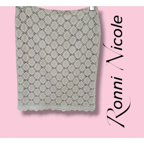 Ronni Nicole women's white lined  lace skirt - small - Picture 7 of 7